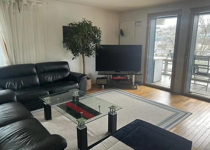 Spacious Flat Ideal For Working Or Events